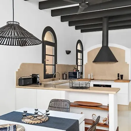 Sa Capella : Ancienne Chapelle Renovee Avec Piscine