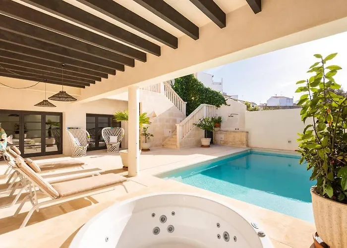 Sa Capella : Ancienne Chapelle Renovee Avec Piscine Mahón