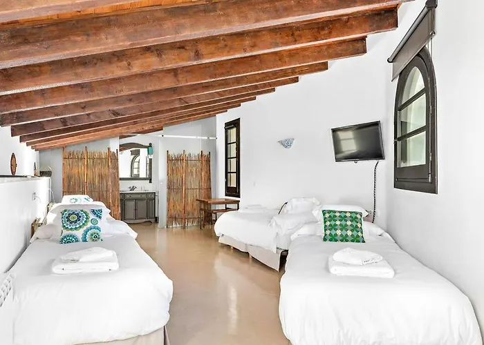 Sa Capella : Ancienne Chapelle Renovee Avec Piscine Mahón