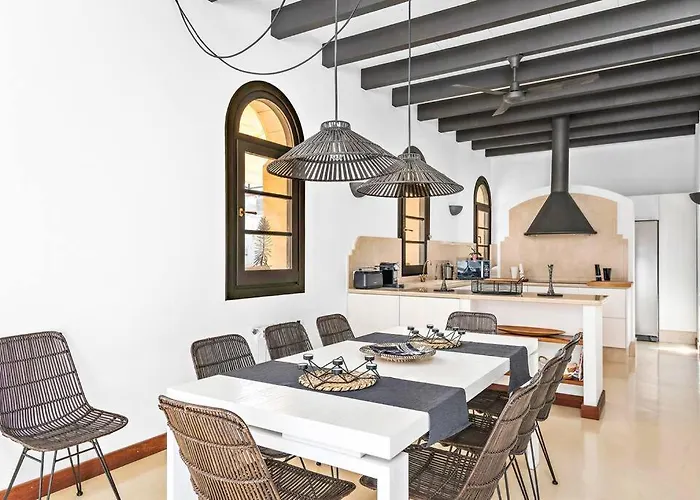 Vila Sa Capella : Ancienne Chapelle Renovee Avec Piscine Mahón