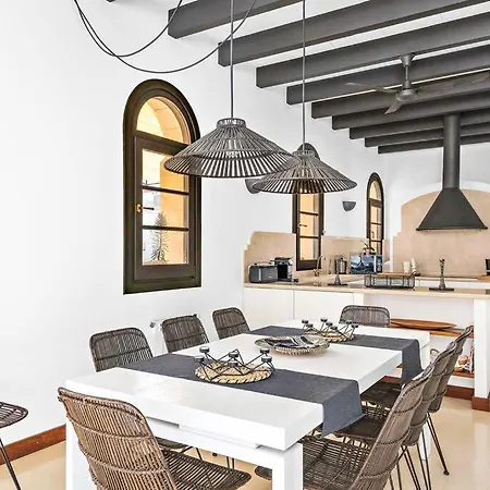 Villa Sa Capella : Ancienne Chapelle Renovee Avec Piscine Port-Mahon