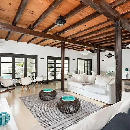 Villa Sa Capella : Ancienne Chapelle Renovee Avec Piscine *